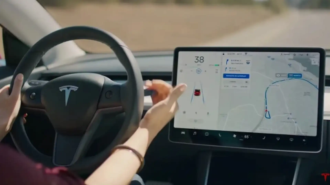 Tesla обучала свой автопилот по видео из интернета Tesla