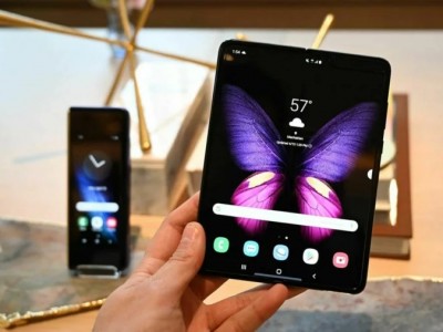 : Samsung    Galaxy Fold