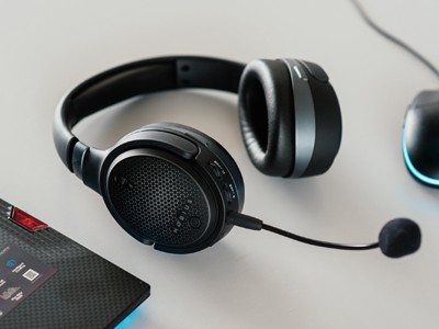  Audeze Mobius:    3D 