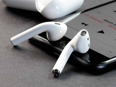 Apple    iPhone      AirPods