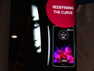 LG G Flex 2      CES 2015 