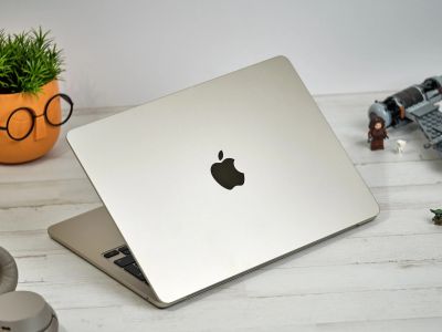  Apple: MacBook Air 15     Intel