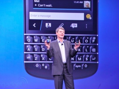 BlackBerry Q10 : QWERTY-  3,1" 