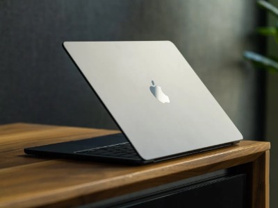  Apple  15- MacBook Air.    ?