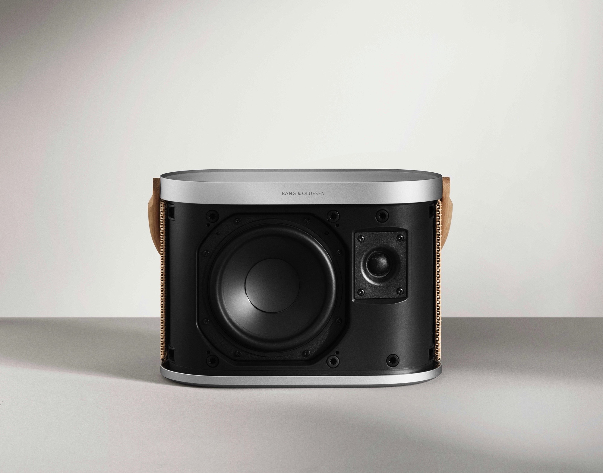 Bang & Olufsen выпустила Hi-End колонку с модульной конструкцией - 4PDA