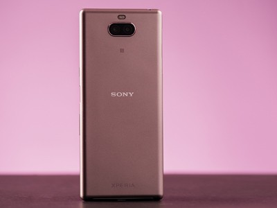  Sony Xperia 10:  -