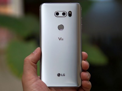 LG V30     