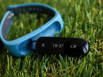  Huawei Talkband B1:  