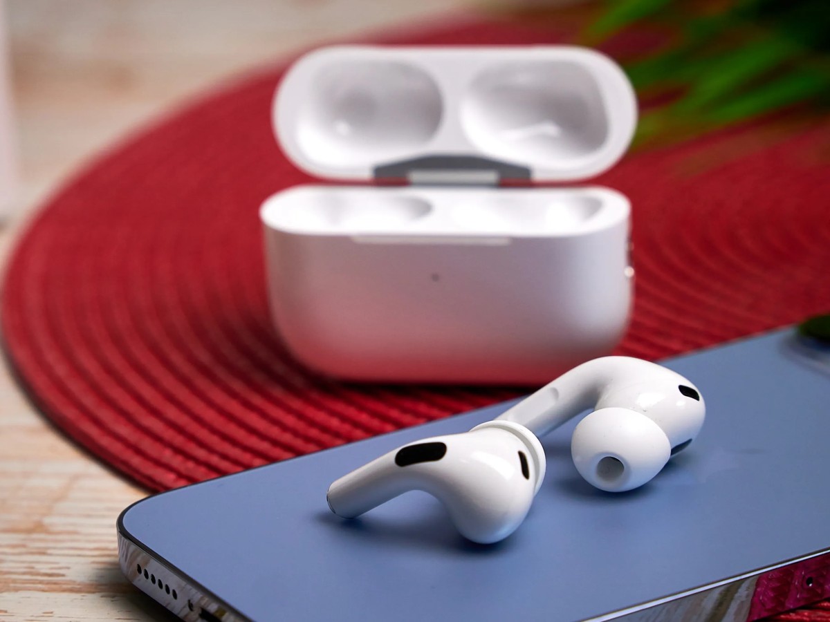 Слух: новые AirPods Pro получат функции термометра и слухового аппарата -  4PDA