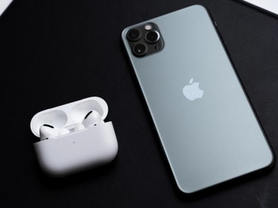     AirPods Pro    iPhone