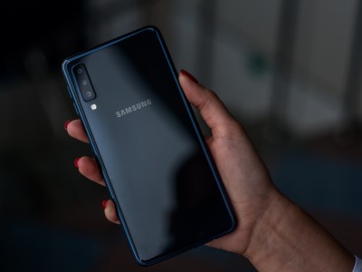    Samsung Galaxy A7 (2018):     