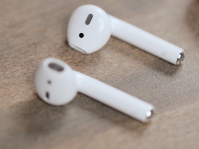 Apple    AirPods    