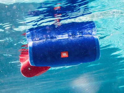   JBL Charge 3     