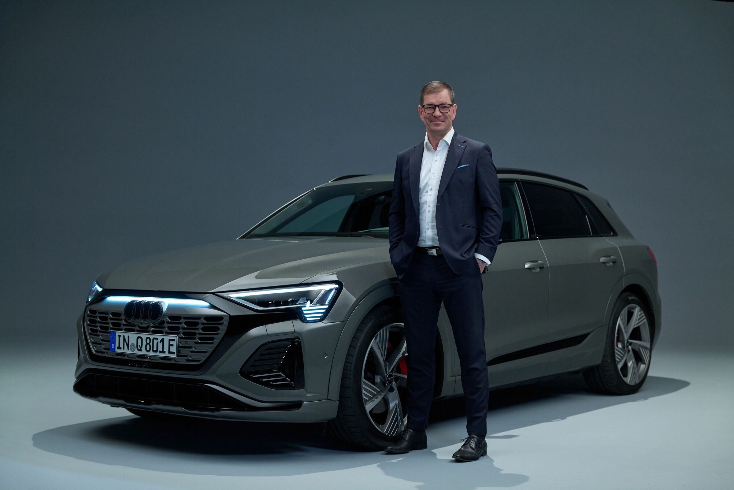 Новая версия электрокара Audi Q8 e-tron представлена в двух типах кузова -  4PDA