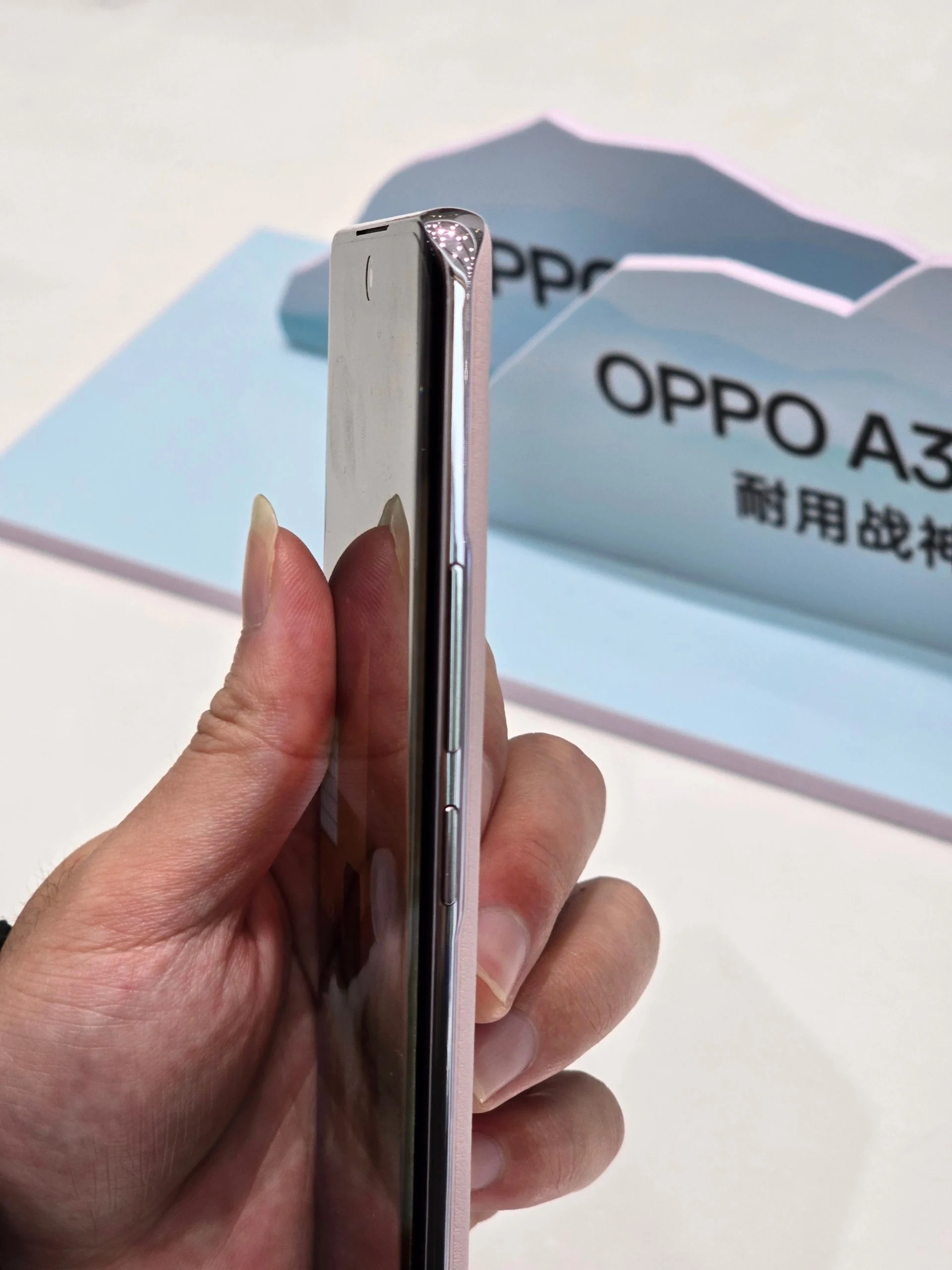 OPPO A3 Pro с камерой-«пуговицей» показали на инсайдерских фотографиях -  4PDA