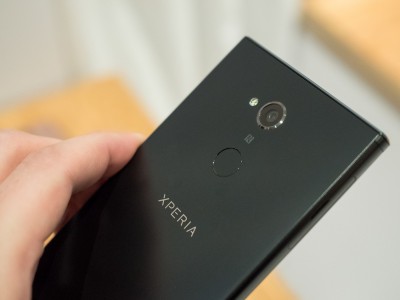   Sony Xperia XZ2   