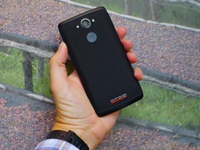 Motorola DROID Turbo 2  Snapdargon 810    29 