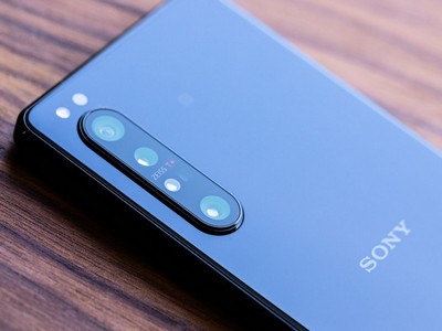 Sony    Xperia.  ?