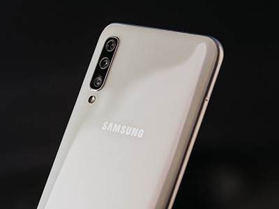  Samsung Galaxy A50:   