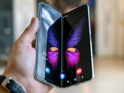  Samsung Galaxy Z Fold 2     