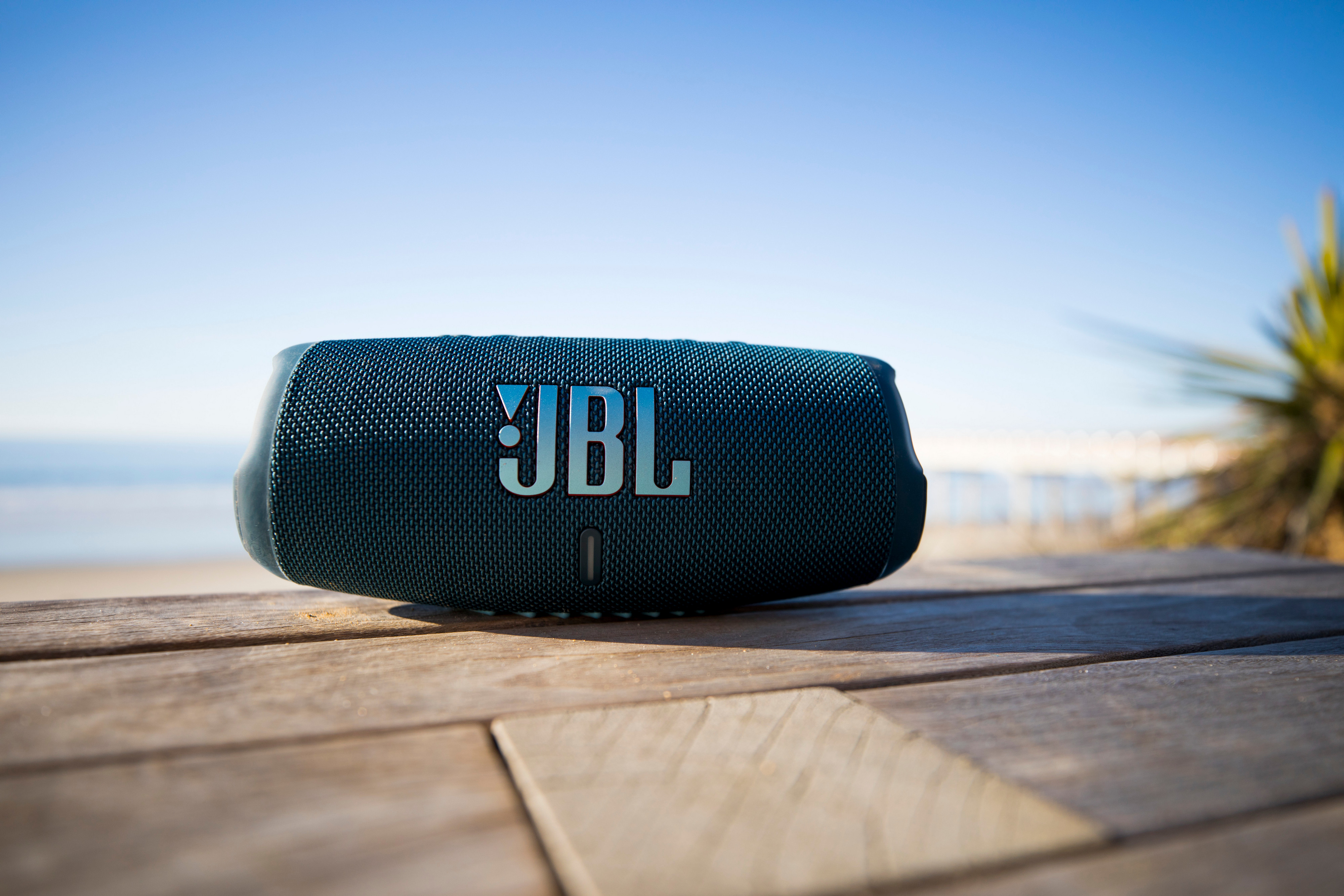 Неубиваемая» колонка JBL Charge 5 уже доступна в России - 4PDA