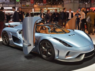 Apple   CarPlay  1500-  Koenigsegg Regera