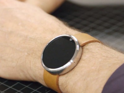 Motorola      Moto 360