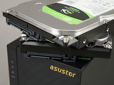  ASUSTor AS1002T:   