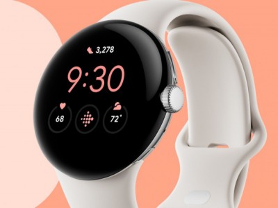 Google Pixel Watch     Apple Watch