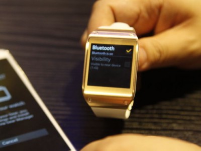 Samsung Galaxy Gear 2    iWatch