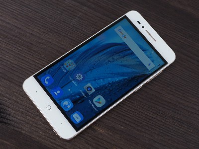  ZTE Blade A610:   