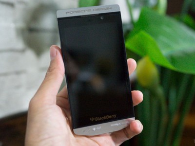      BlackBerry Porsche Design P9882