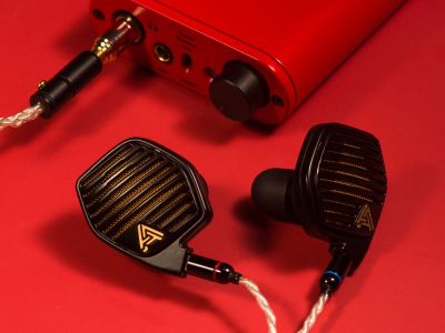  Audeze LCDi4:    Hi End 