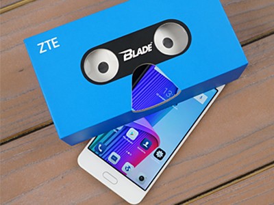  ZTE Blade V8:  3D-  