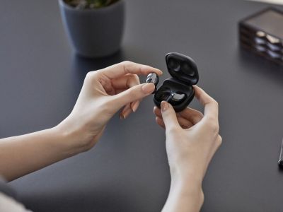 Samsung Galaxy Buds FE:  ,    