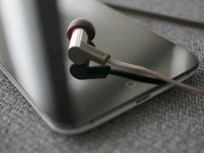 Meizu   AKG, Opera  Pei Wo