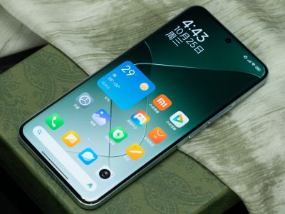   Xiaomi 14 Pro, Pixel 8 Pro  HUAWEI Mate 60 Pro