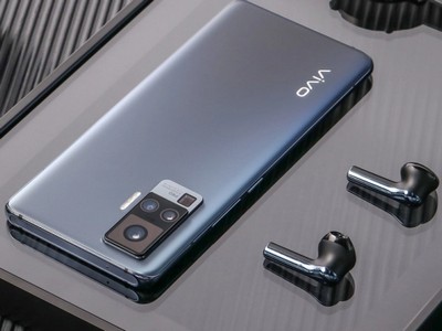  vivo X70 Pro    