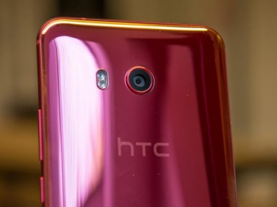    HTC U11 EYEs   