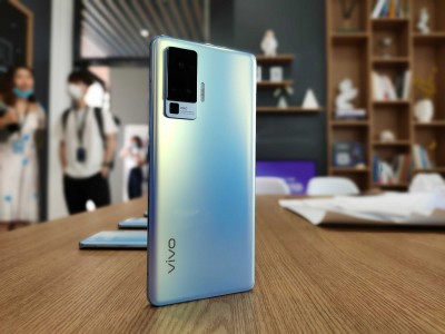 Vivo      X50  