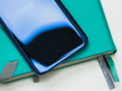 HTC U12 Plus    Twitter- 