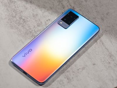    :  vivo V21