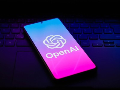 OpenAI   GPT-4o mini,    iPhone 2025.   