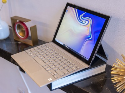 Samsung Galaxy Book 2:    Windows 10