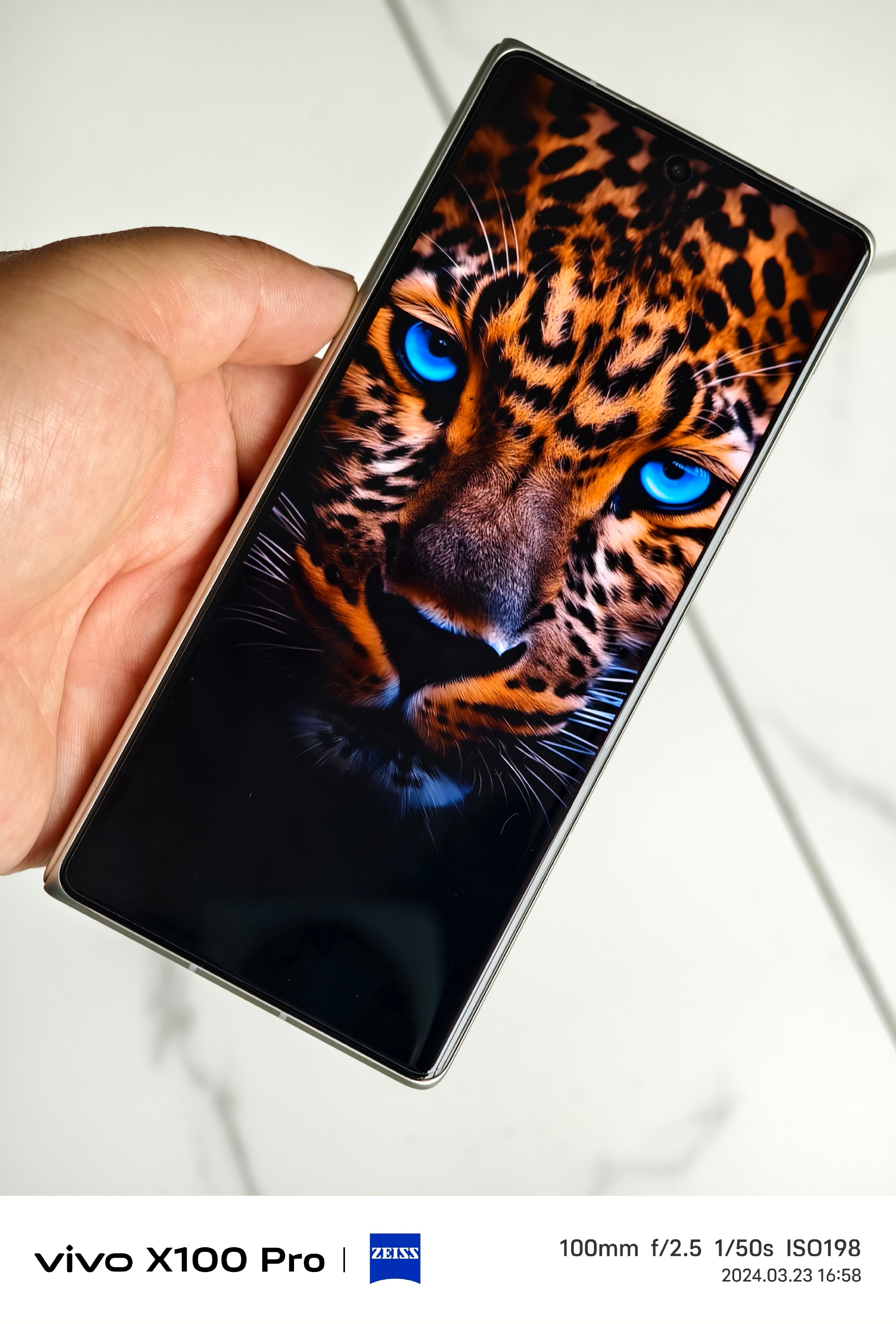 Vivo X Fold3 Pro показали на «шпионских» снимках со всех сторон [ФОТО] -  4PDA