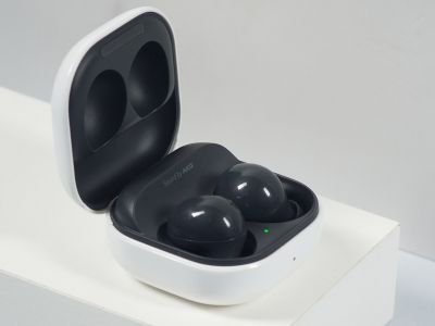  Samsung Galaxy Buds2:      