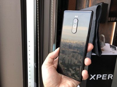 Sony Xperia 1   :       