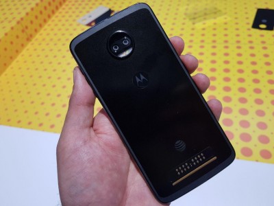  Moto Z2 Force:     