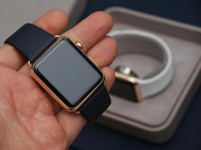   Apple     Apple Watch