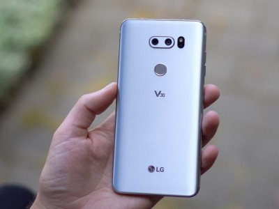   LG V30    